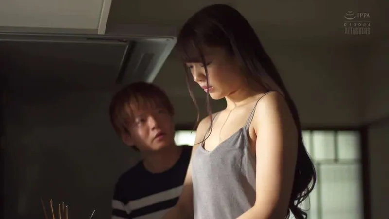 Chồng mới cưới của chị gái làm tình cô em cô vợ đang buồn bã vì thất tình